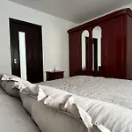 Brasov Hillside Apartment Near City Center