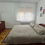 Brasov Hillside Apartment Near City Center